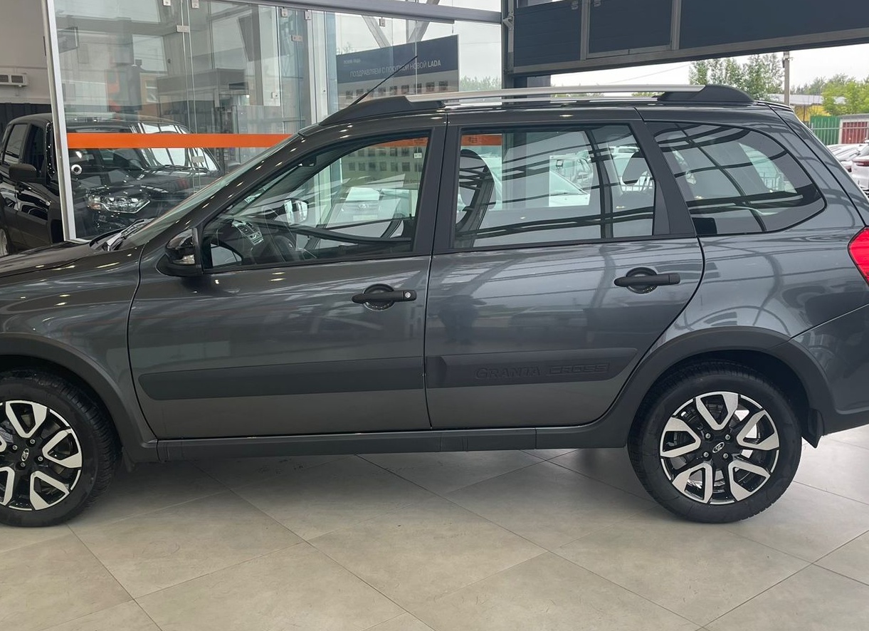 Автомобили Lada получили комплектующие российского производства