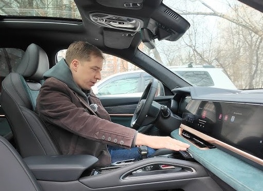 Подробный обзор автомобиля Geely Monjaro 2024 с фото: Инновационный подход к современному кроссоверу