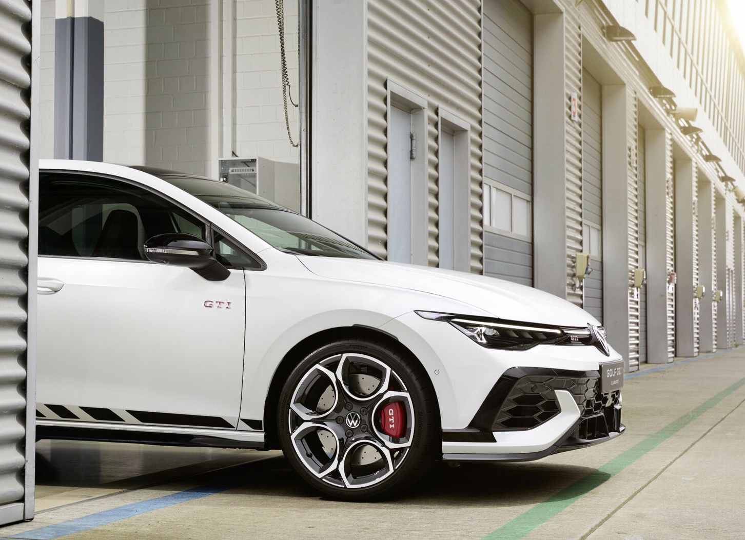 Продажи Volkswagen Golf R, Golf GTI в США бьют рекорды
