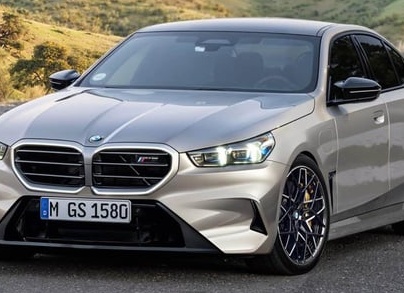 По команде в столб: BMW, Mercedes и Renault блокируют новые авто, ввезенные в Россию