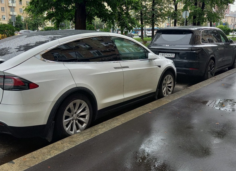 Tesla проиграла китайцам